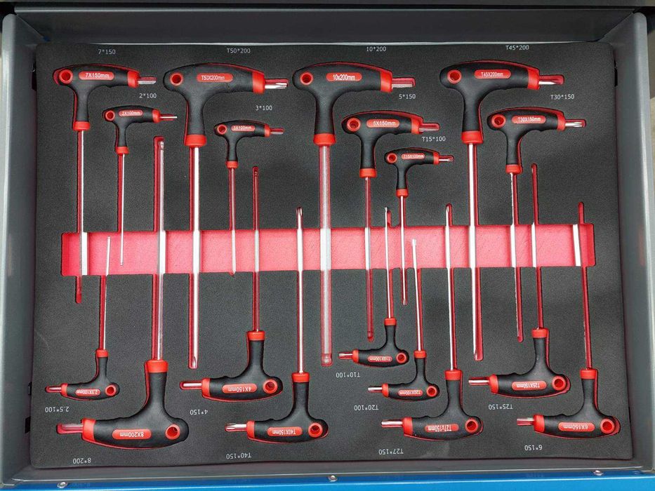 Количка за инструменти оборудвана с 258 броя инструменти