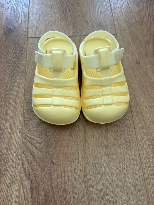 Детски сандали Liewood и бански H&M