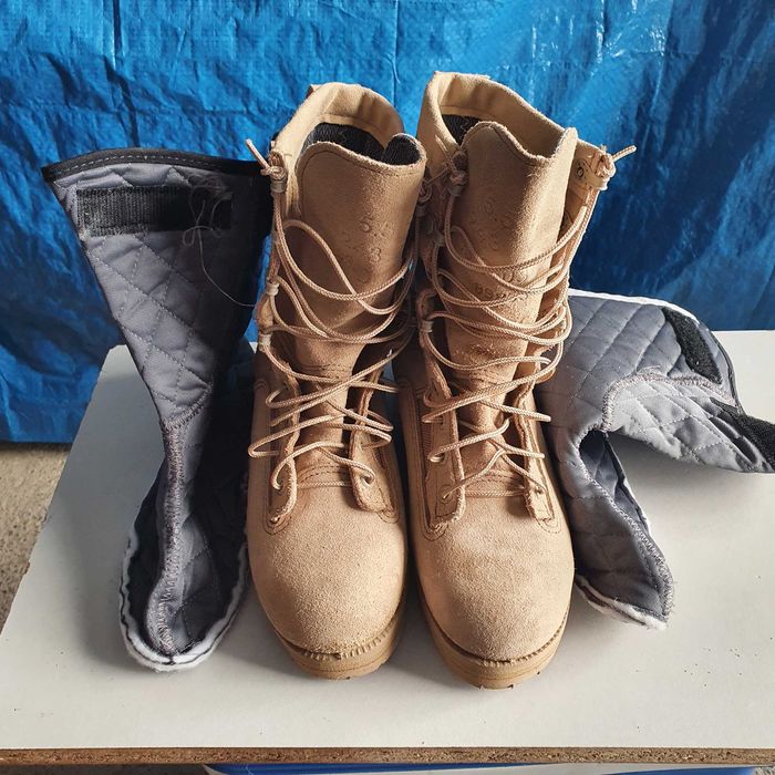 Bocanci militari diferite modele.