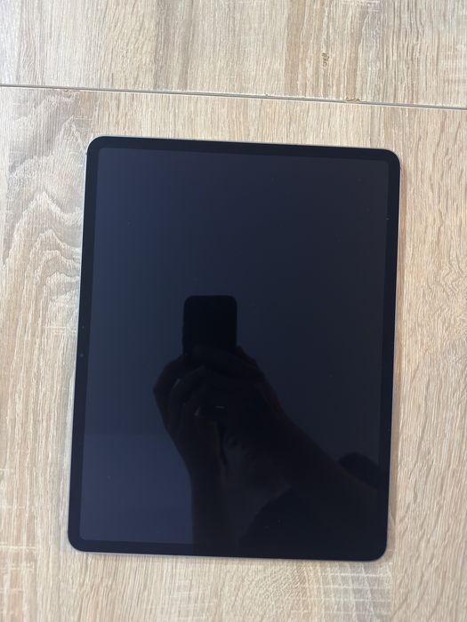 Ipad Air M2 13inch, 1tb storage, Wifi + Cellular and Magic Folio keyboard Bundle