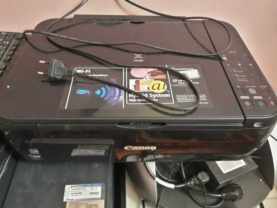 Сървър, ПС, принтери, скенер, монитори, кабели, суичове, телефони.