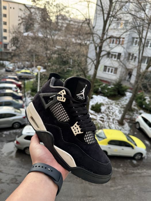 Air Jordan 4 Retro White Thunder