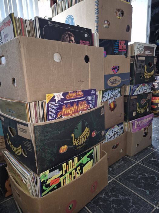 Vând Lot 150LP Discuri Vinil muzică usoara mixta Artiști celebrii