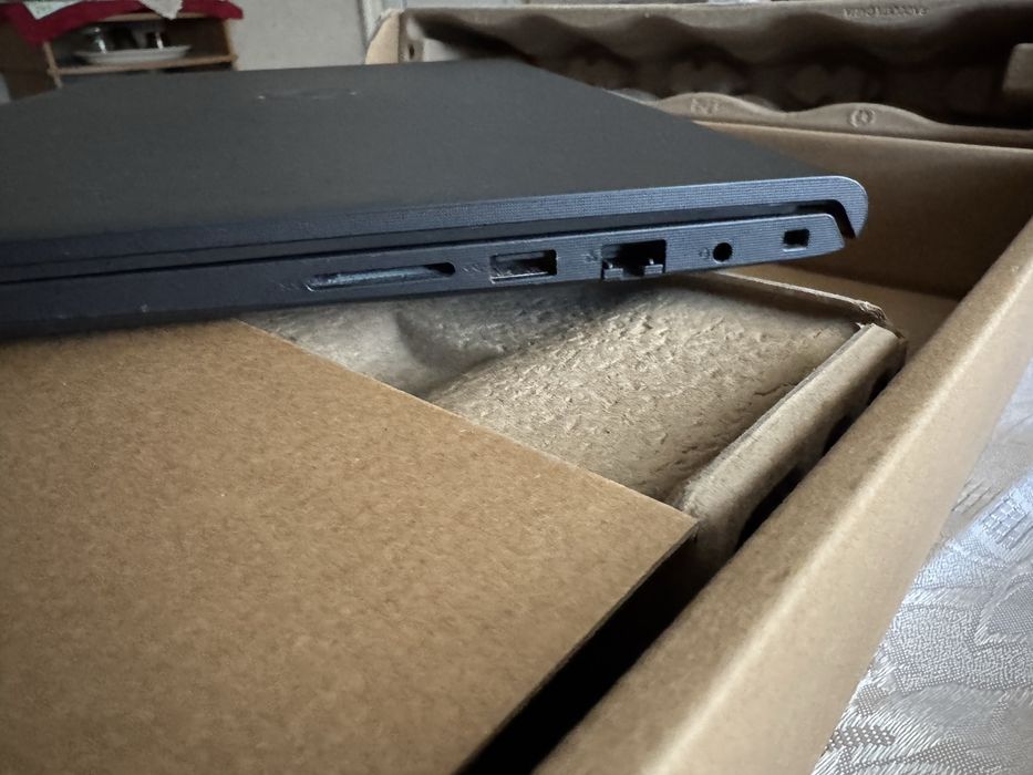 Лаптоп Dell Vostro 3530