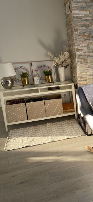 Consolă ikea in stare foarte buna ,nu se vinde cu cutii doar consolă