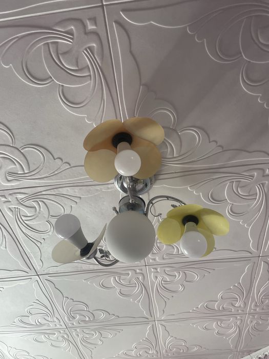 Продам люстры разные