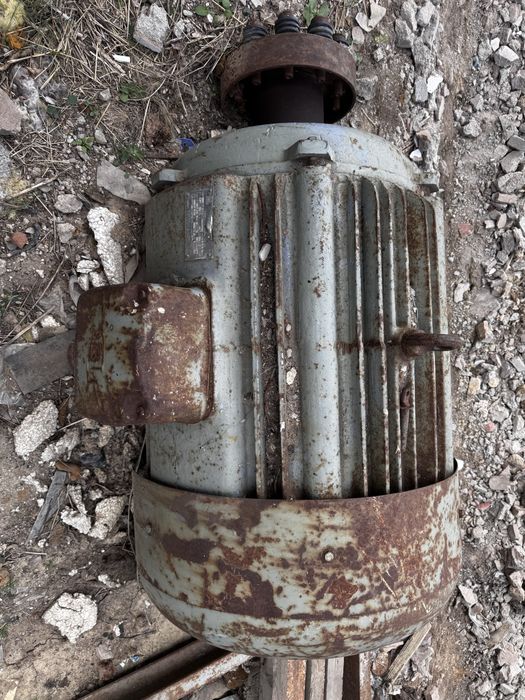 Продам асинхронный электродвигатель