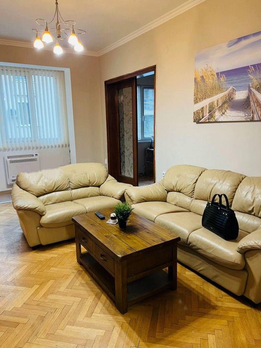 Дава се под наем Четиристаен апартамент в София, Център - 120 кв.м за 1095.99 € - Снимка #2