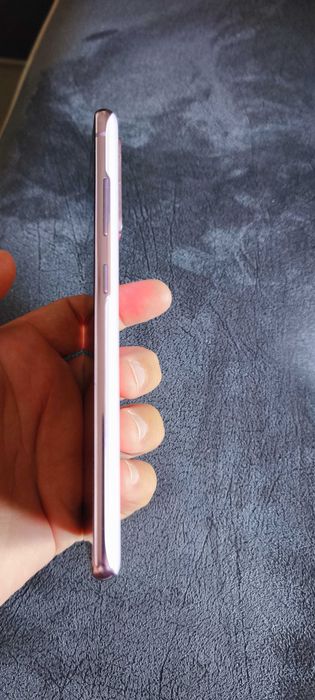 Samsung Galaxy S20 FE lavender
