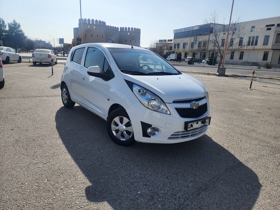 Спарк автомашинаси  сотилади