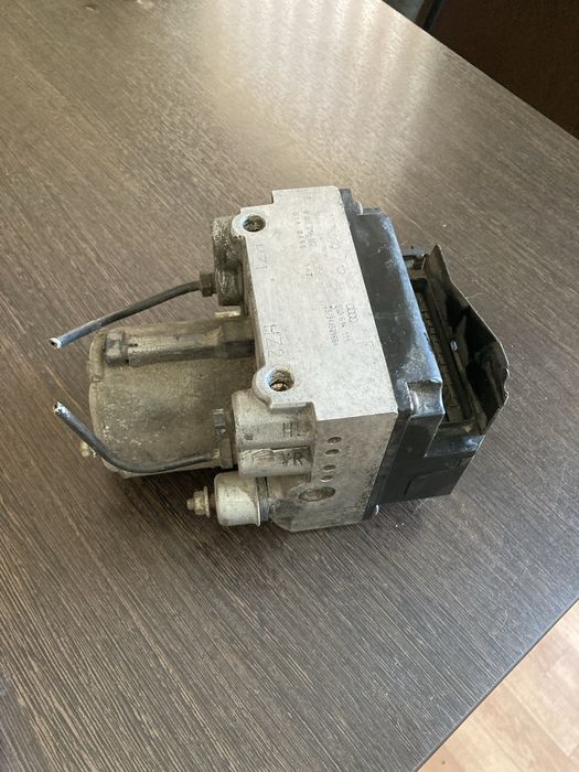 Блок АБС ауди А6 1994 год обьем 2.6,2.8
