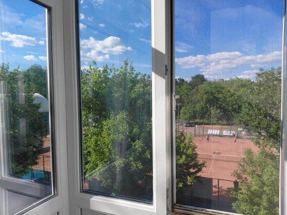 Ap  de vanzare renovat , 2 camere, loc. Barlad,  Aleea Parc nr 33etaj 3. Pret 50000 eur negociabil Tel  0752510322/ 0745986557