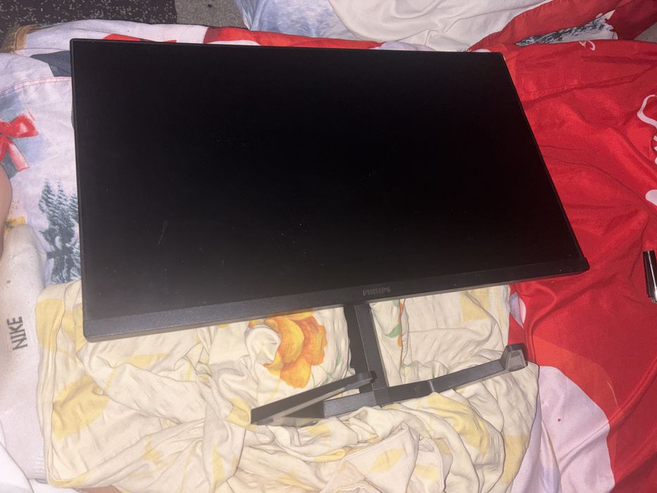 Vand monitor si 2 jocuri de xbox