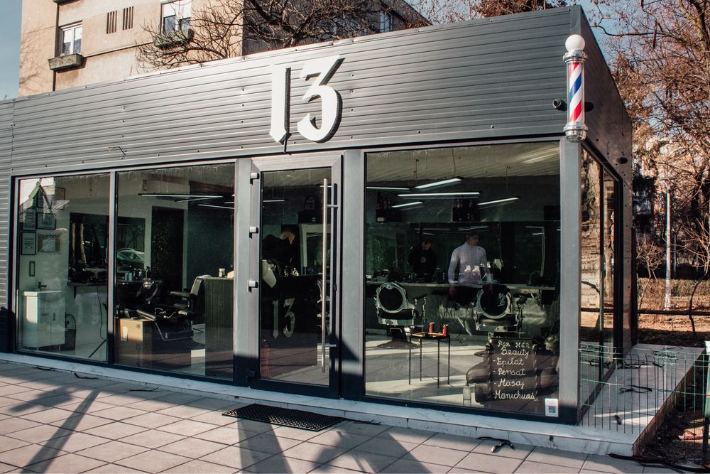 Inchiriez camera pt manichiura/machiaj