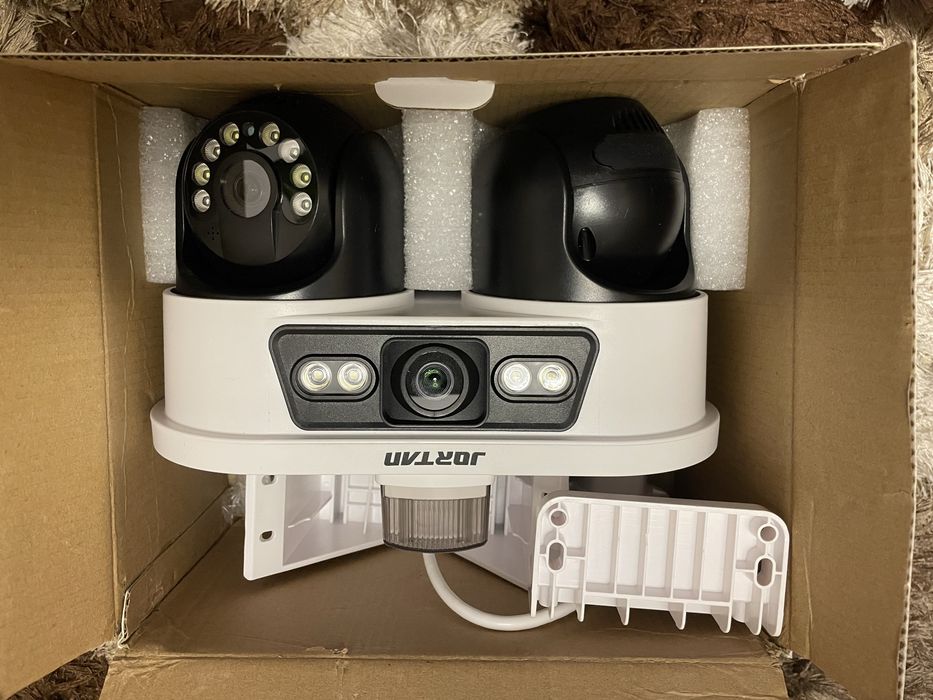 Camera video triplă cu alarmă