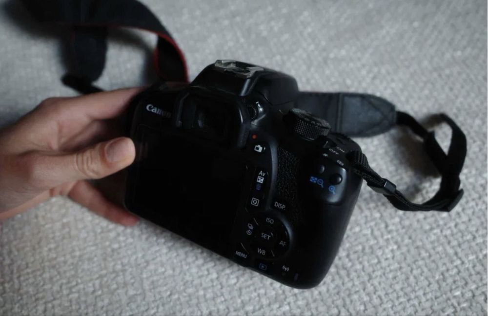 Canon EOS 1300D/Rebel T6.