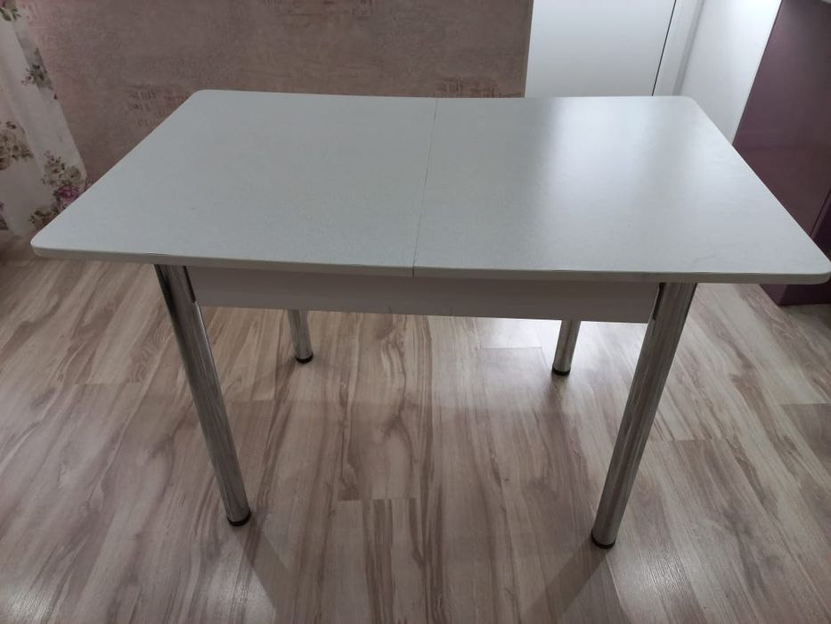 Продам кухонный стол 35000