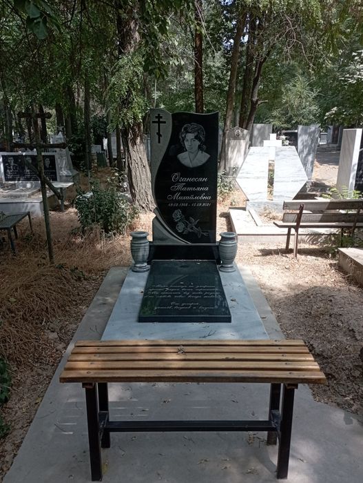 Памятники из натурального гранита и мрамора,.