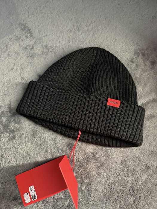 Hugo Xush caciula tip fisherman neagra marime OS noua originala