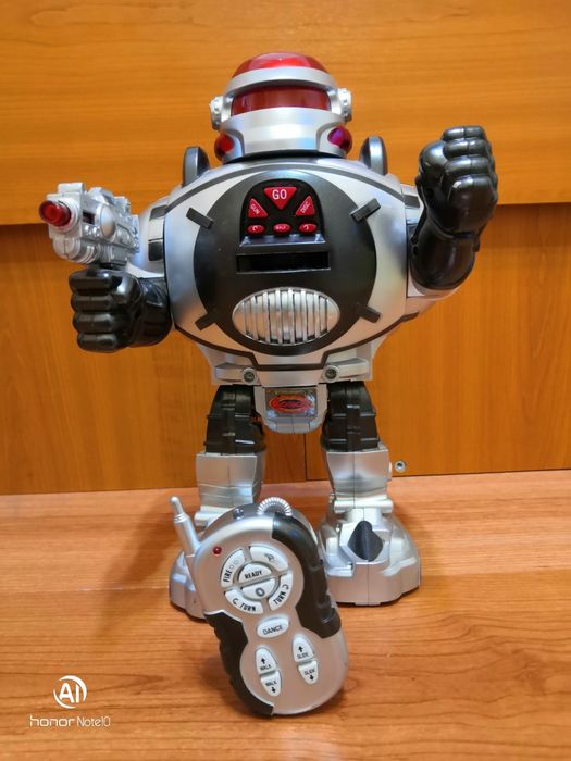 Robot cu telecomanda