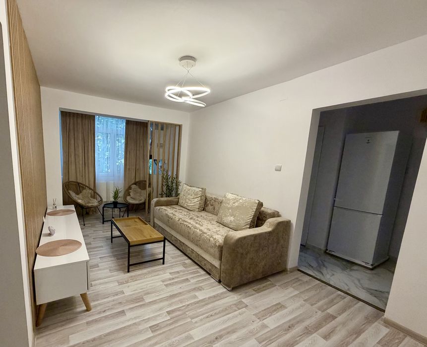 Inchiriez apartament!