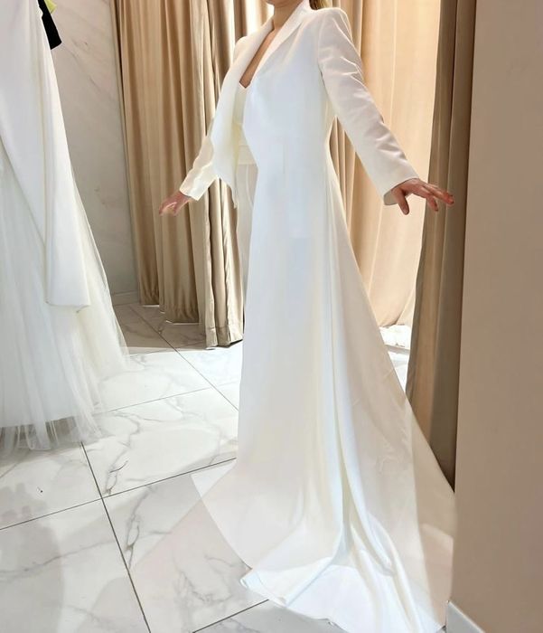 Costum Alb Esa purtat o singura data