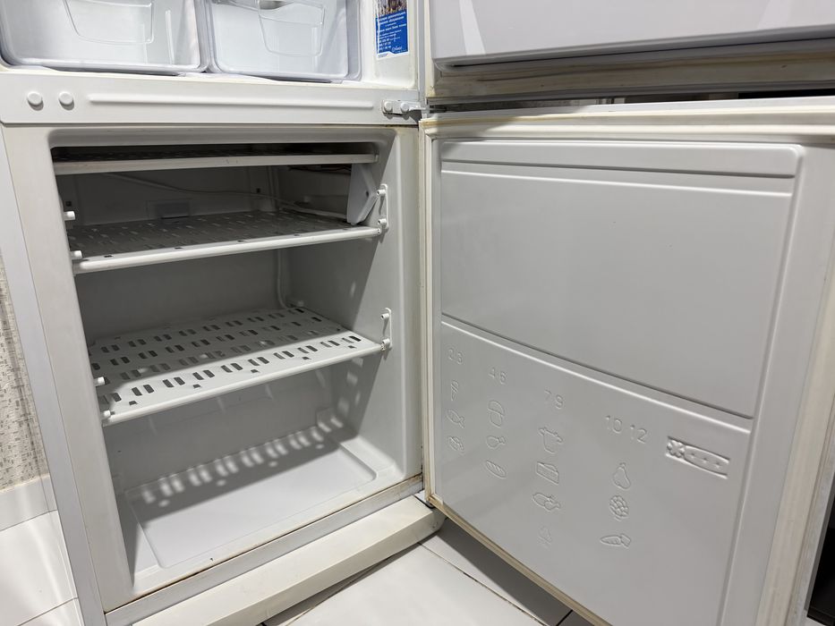 Продаю холодильник б/у Indesit