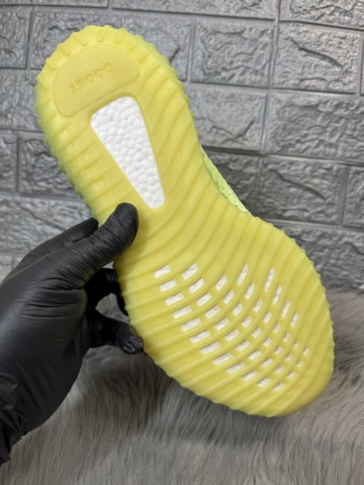 Yeezy 350 v2 Glow Pk Premium