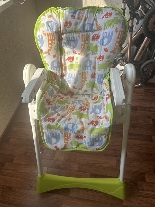 Детский столик для кормление