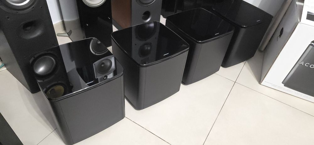 Subwoofer Bose Acoustimass 300 la fel ca Bose 700