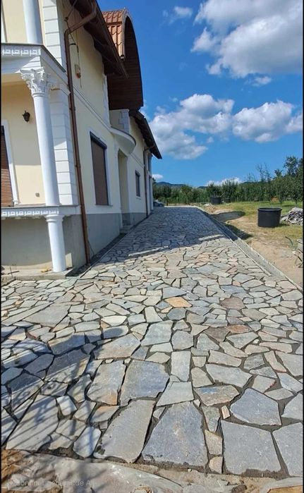 piatra naturala de munte si montaj