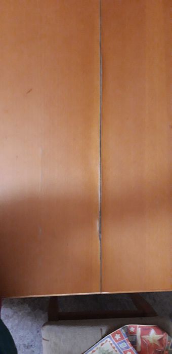 Елипсовидна дървена маса