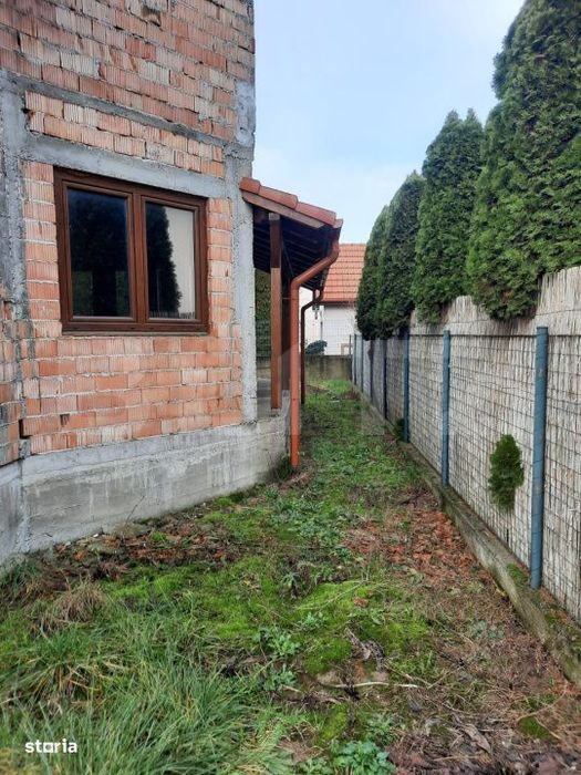 Casa la rosu de vanzare 242mp construiti, 500 mp teren – Paulesti