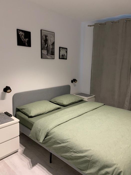 Închiriez apartament cu 170 pe zi