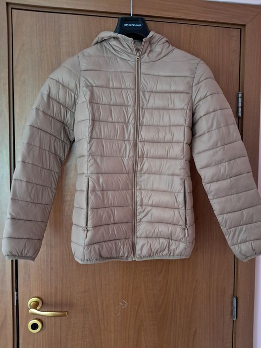 Олекотено  бежаво яке