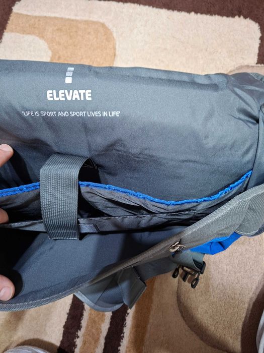 Geanta laptop (poate fi purtata si pe umar)