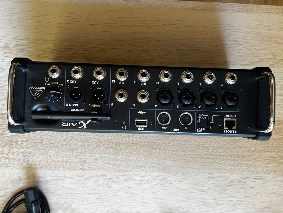 Behringer X AIR XR12 Дигитален аудио миксер