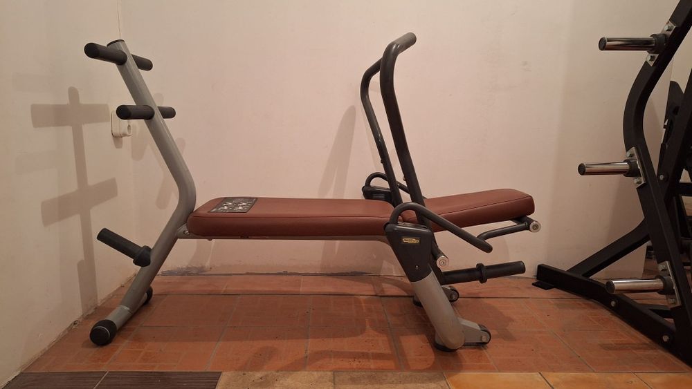 Banca abdomen Technogym