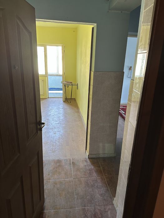 Vând apartament in Medias, cu 3 camere, etajul 4