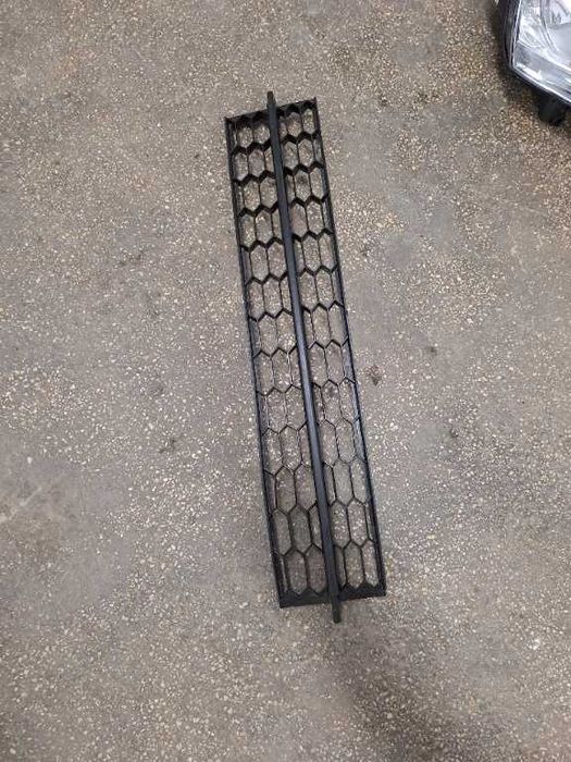 Grila centrala originala bara fata Skoda Octavia 3 an 2013-2017