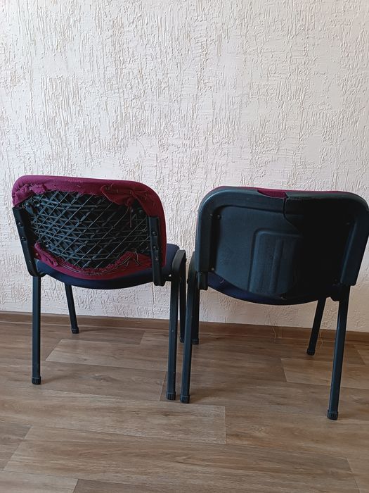 Продам стулья, дефект обивки