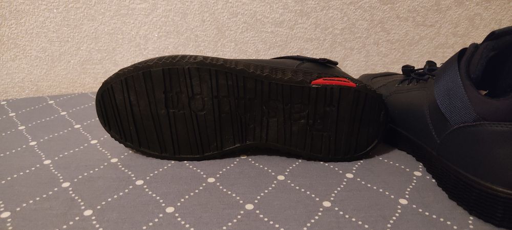 Кросовки утепленые демесизонные новые