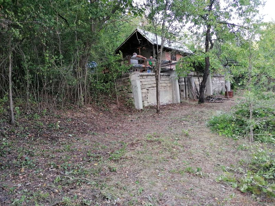 Къща с парцел с. Елешница София