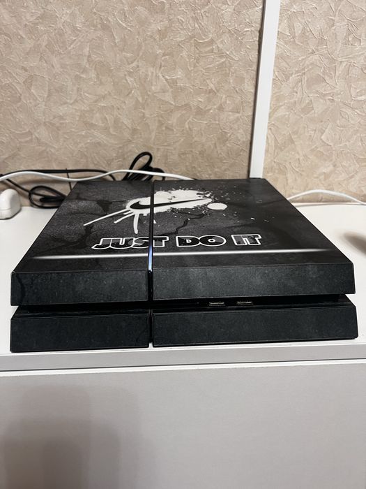 Продам play station 4