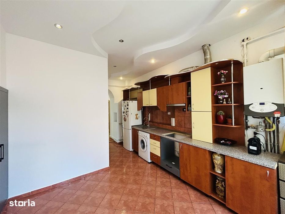 Apartament 2 camere cu pivnita si pod - zona Ultracentrala
