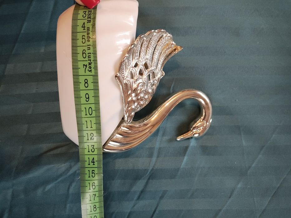 Красива порцелановата захарница