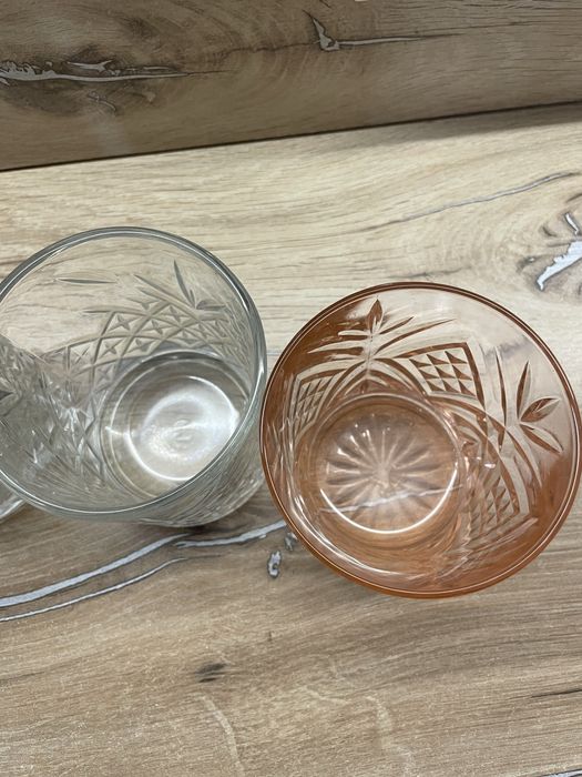 Хрустальные стаканы и трубочки