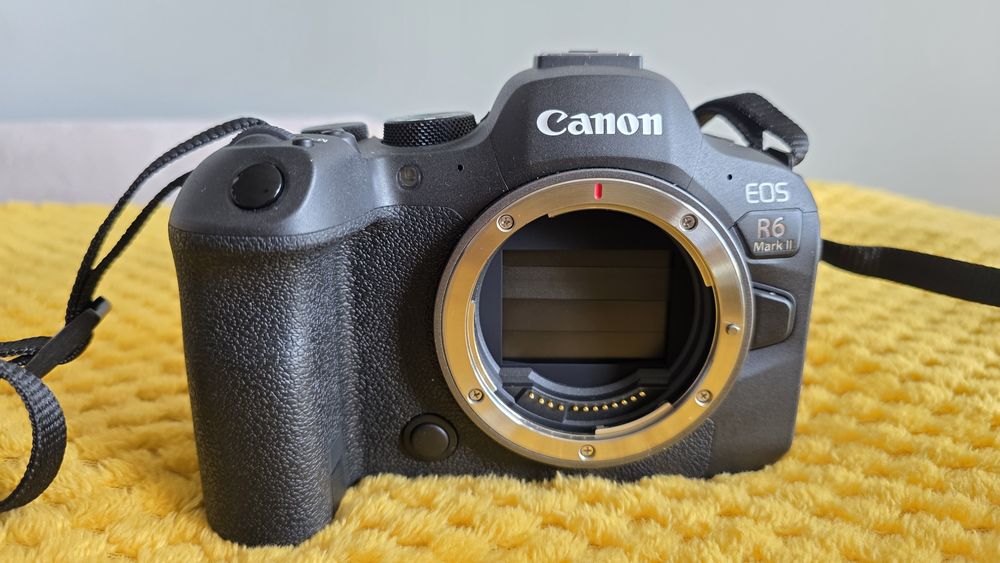 Canon EOS R6 mk II ca NOU, garanție F64, acumulator extra + card BONUS