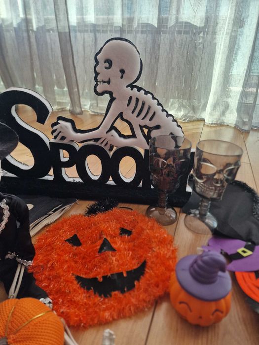 Продавам HALLOWEEN украса и одеяла