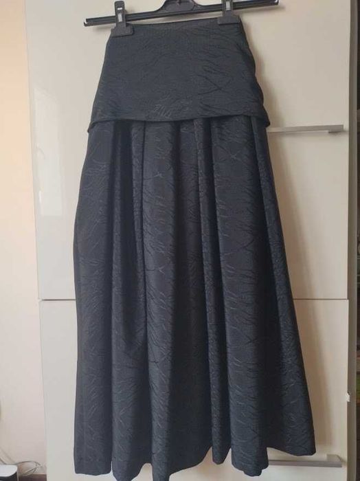 Черна копринена пола, размер M